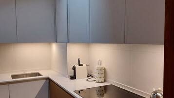 Fridge, oven, dishwasher, toaster