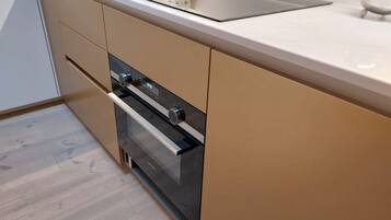 Fridge, oven, dishwasher, toaster