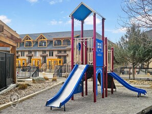 Children's area - Golf Course Studio Retreat (Radium Hot Springs)