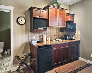 Refrigerador, microondas, cafetera/tetera, tetera/pava eléctrica