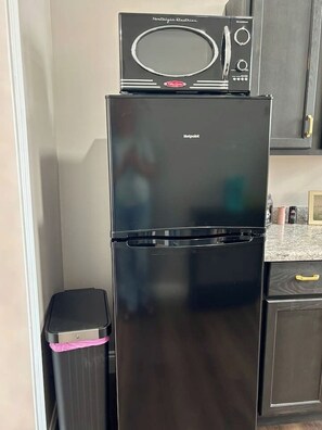 Interior - Retro Romance: James & Monroe (Logan)