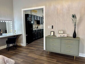 Interior - Marilyn Monroe Vintage Suite (Logan)