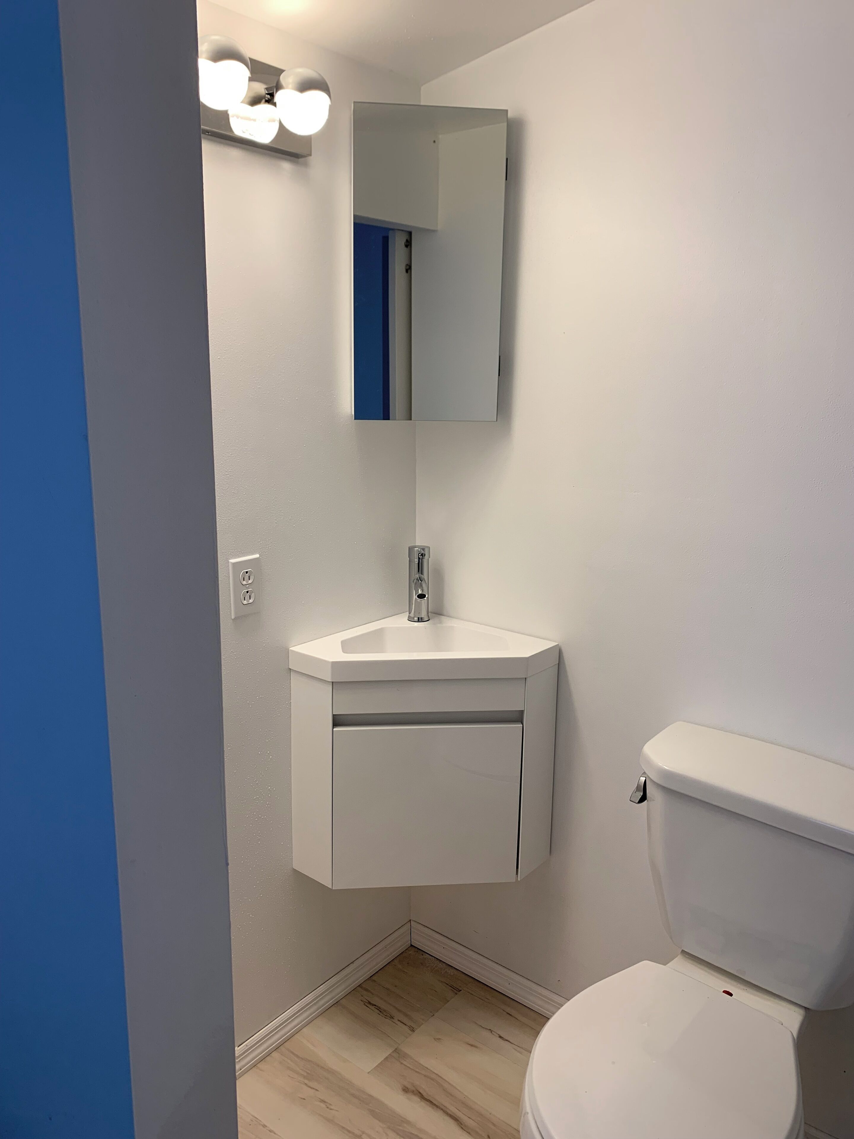 Dusch, hårtork, handdukar och tvål