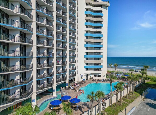 A heated pool - 🐚Oceanfront | Amazing Views | Resort Amenities | Ocean Reef Resort 426🐚 (Myrtle Beach)