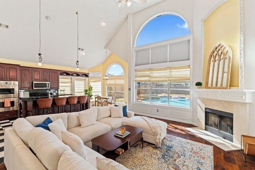 4BR Retreat pool/BBQ/Game room