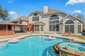 Pool - 4BR Family Summer Escape Pool •BBQ •Game•Sleeps 10 (Grand Prairie)