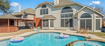 4BR Retreat pool/BBQ/Game room