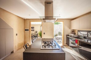 Private kitchen - 7BR Villa - Private Pool - Shuttle Included (Cancún)