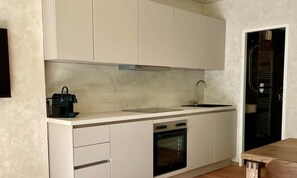 Kühlschrank, Ofen, Herdplatte, Geschirrspüler