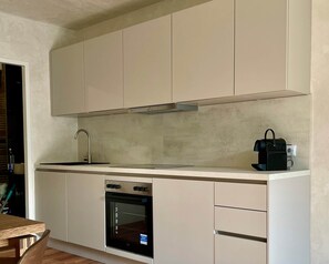 Kühlschrank, Ofen, Herdplatte, Geschirrspüler