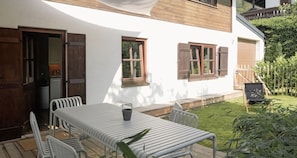 Outdoor dining - The stylish apartment (32 square meters) in a modern country house style (Reit im Winkl)