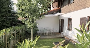 Outdoor dining - The stylish apartment (32 square meters) in a modern country house style (Reit im Winkl)
