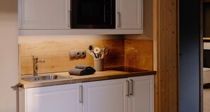 Fridge, microwave, stovetop, dishwasher - The stylish apartment (32 square meters) in a modern country house style (Reit im Winkl)