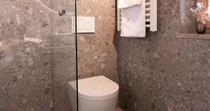 Hair dryer - The newly renovated apartment (30 m²) has a combined living and sleeping area (Reit im Winkl)