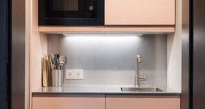 Interior - The newly renovated apartment (30 m²) has a combined living and sleeping area (Reit im Winkl)