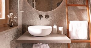 Hair dryer - The newly renovated apartment (30 m²) has a combined living and sleeping area (Reit im Winkl)