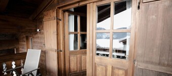 South-facing attic apartment (32 sqm) with double bed, loft with 2 singles