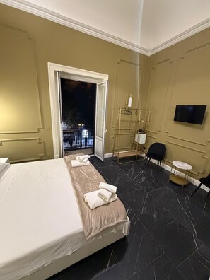 Superior Suite, Balcony | Laptop workspace, free WiFi - Four Rooms Luxury Suite (Palermo)