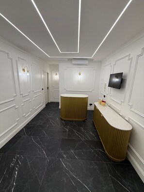 Interior - Four Rooms Luxury Suite (Palermo)