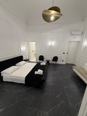 Luxury Triple Room, Balcony, City View - Four Rooms Luxury Suite (Palermo)