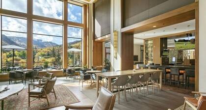CRBC - Riverfront 2BR Resort Suite, Ski-In/Out, Ski Valet, Hot Tub, Pool, Spa