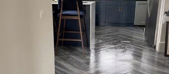 Luxury stay a stone throw away from Met Life and NYC