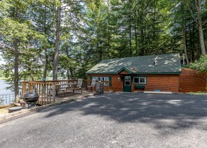 BBQ/picnic Area - Timbers - Bouchard Shores Resort (Minocqua)