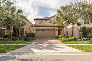 Exterior - Luxury 5BR Home w/ Pool & Spa at Windsor Westside (Kissimmee)