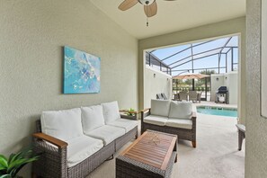 Smart TV - 4BR Townhome w/ Private Pool at Storey Lake (Kissimmee)