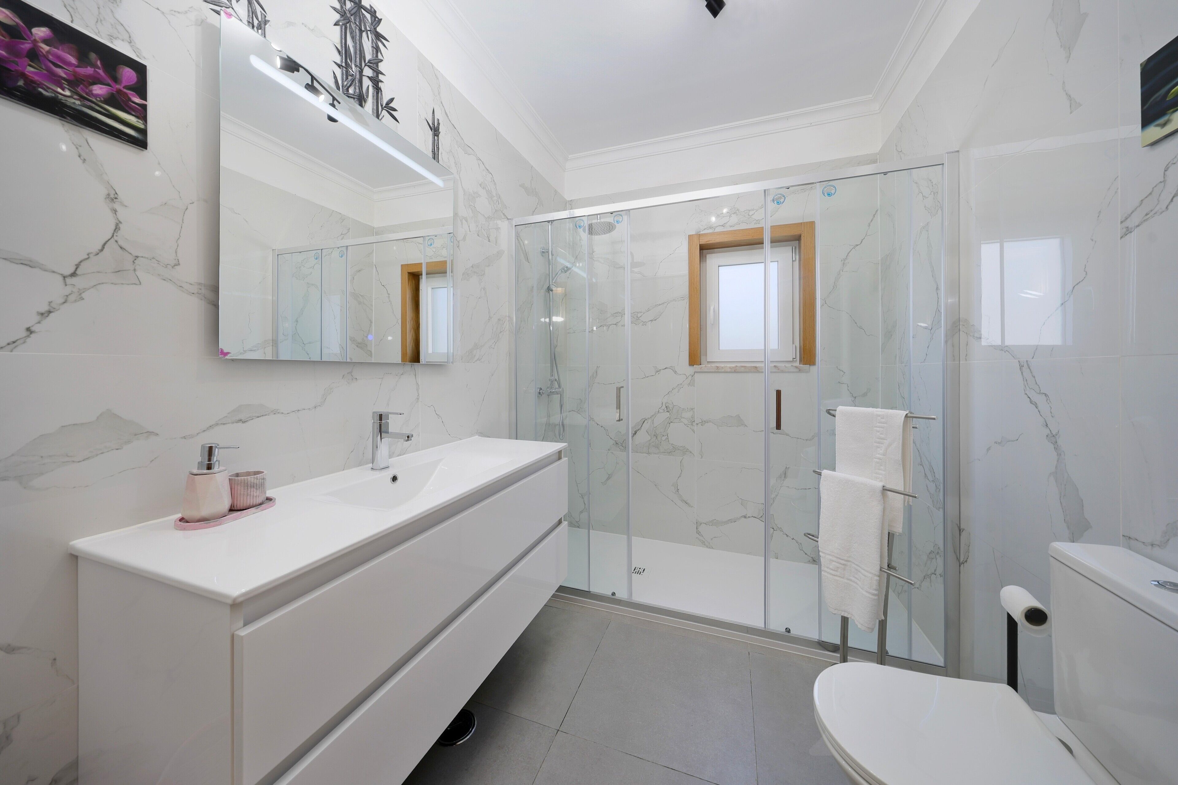 Shower, towels