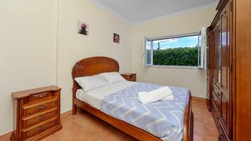 4 habitaciones, tabla de planchar con plancha, wifi y ropa de cama