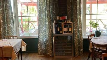 Basic Double Room | Tempat makan