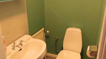 Basic Double Room | Bilik Mandi