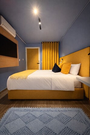 Deluxe Double Room | Egyptian cotton sheets, premium bedding, in-room safe, blackout curtains - Taá Guesthouse (Mexico City)