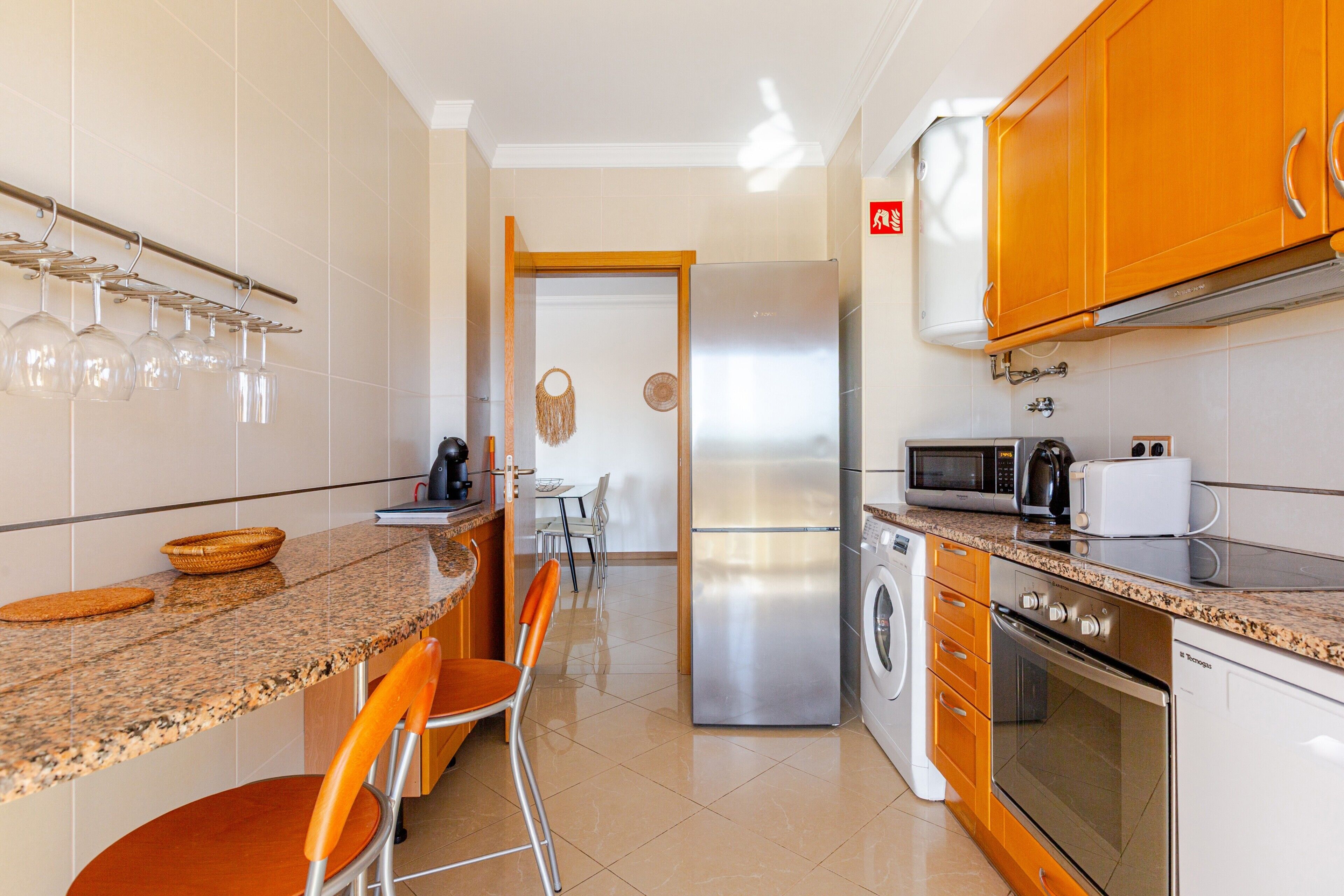 Frigorífic, microones, forn i placa de cuina 