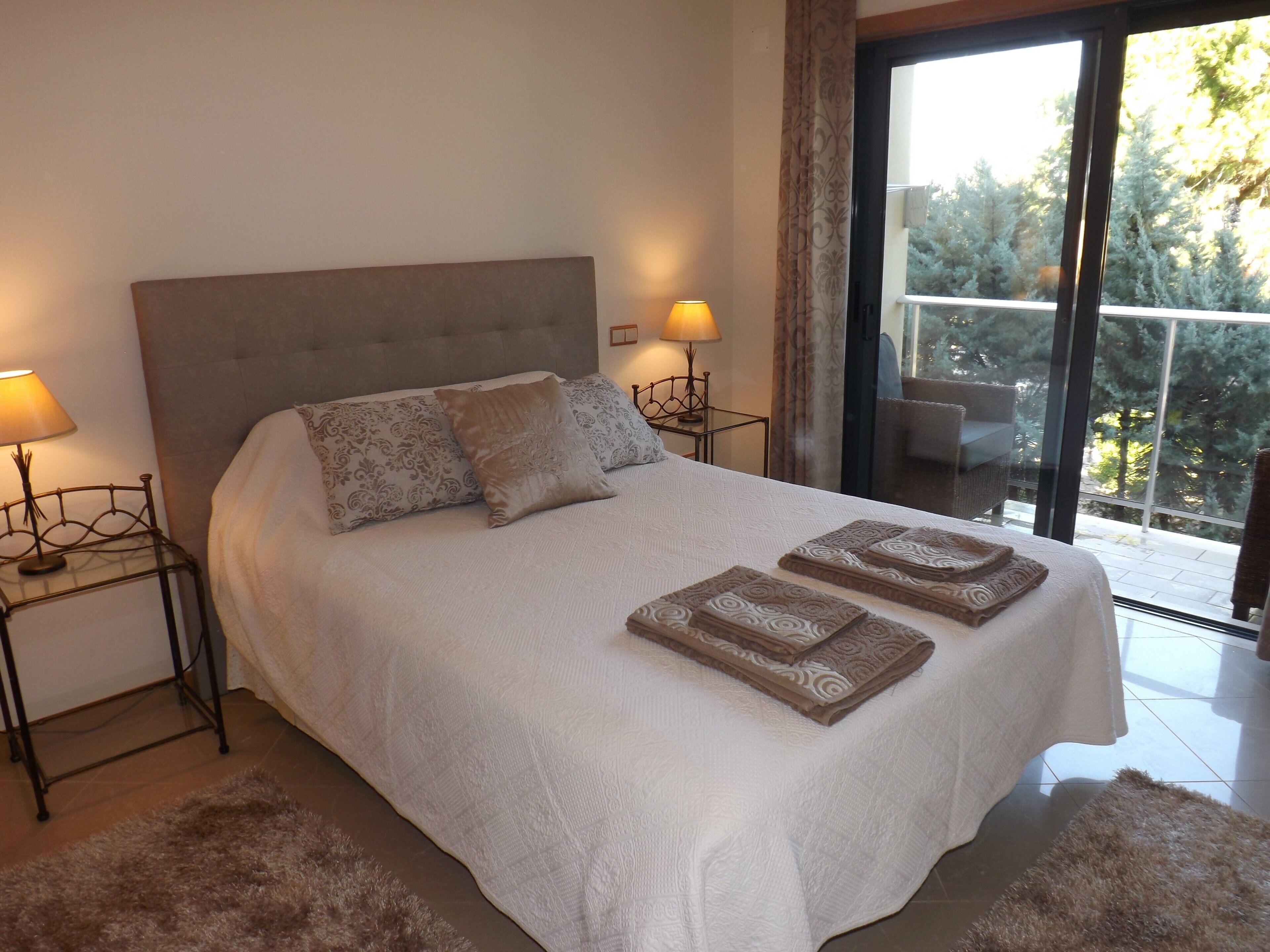 1 dormitori, planxa i posts de planxar, wifi i roba de llit 