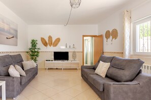 Ping pong - Villa Claramar: Private Pool, Wi-Fi and Air Conditioning in Albufeira (Albufeira)