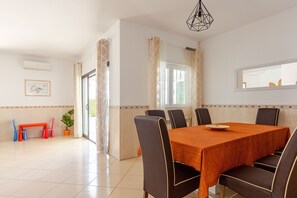 Dining - Villa Claramar: Private Pool, Wi-Fi and Air Conditioning in Albufeira (Albufeira)