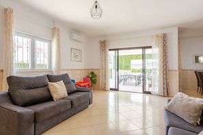 Table tennis - Villa Claramar: Private Pool, Wi-Fi and Air Conditioning in Albufeira (Albufeira)