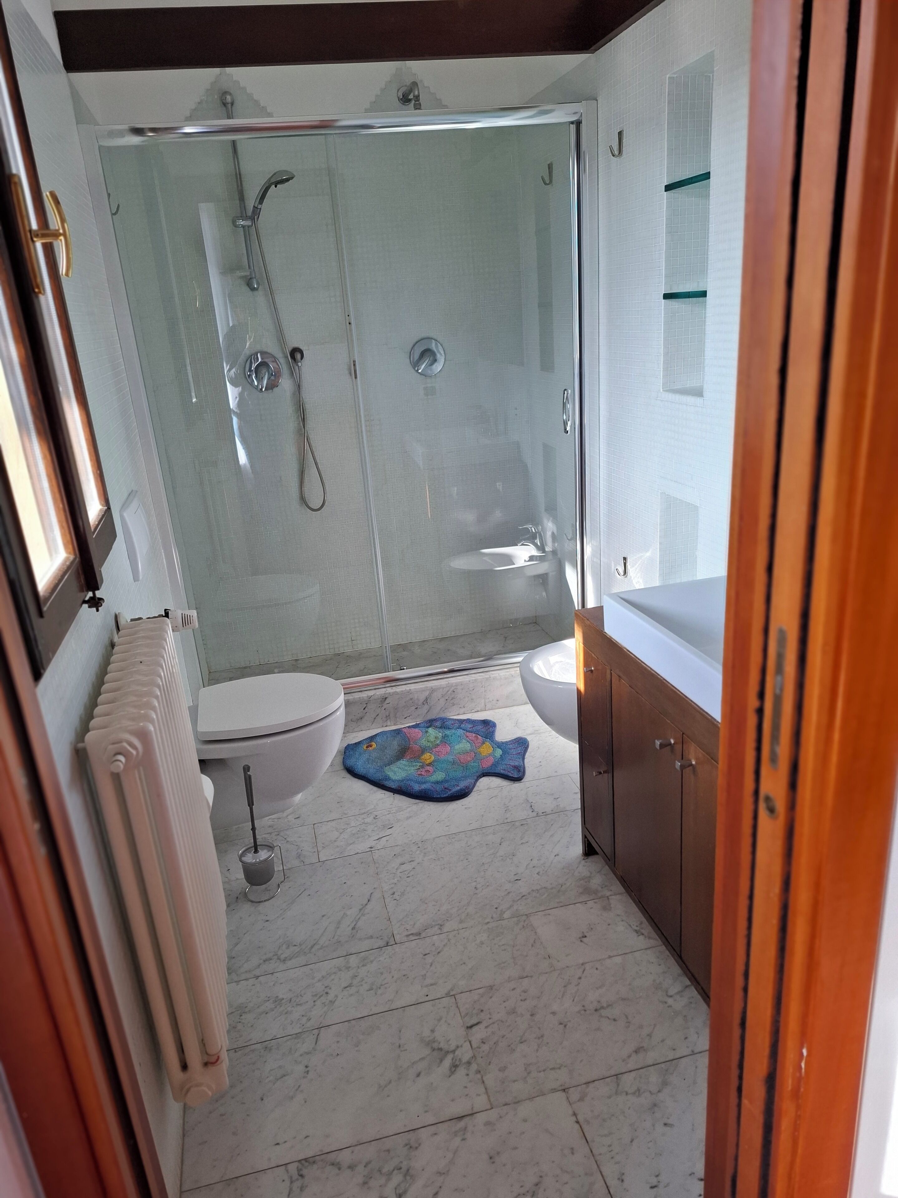 Doccia, asciugacapelli, bidet, asciugamani