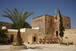 Exterior - Cozy vacation home with roof terrace and sea view in the heart of Pitsidia (Pitsidia)
