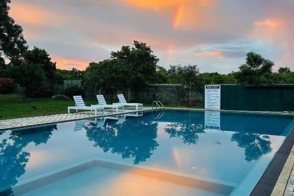 15 outdoor pools
