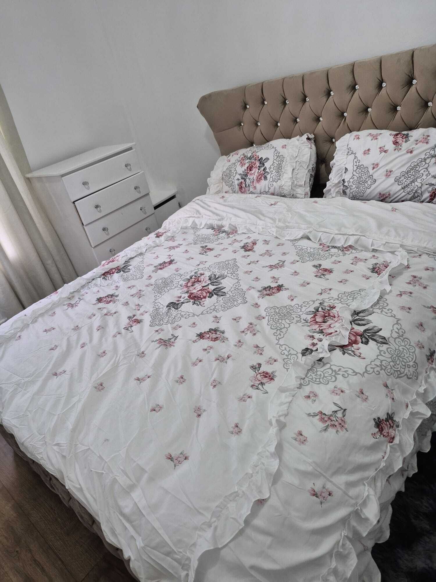 2 slaapkamers, een strijkplank/strijkijzer, beddengoed