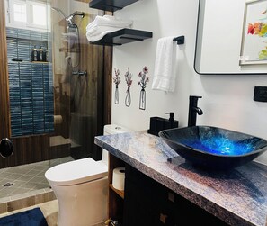 Shower, hair dryer, towels, soap - The Sunshine of Playa Coronado (Playa Coronado)