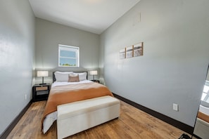 1 bedroom, free WiFi, bed sheets - The Modern Loft at the foot of the Bighorns (Buffalo)