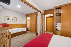 1 bedroom, WiFi, bed sheets - Studio 'Seculo' with Wi-Fi and Air Conditioning (Porto)