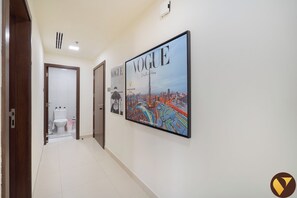 Apartemen Mewah, balkon, pemandangan kota | Tempat tidur bayi (biaya tambahan), Wi-Fi gratis, dan seprai linen