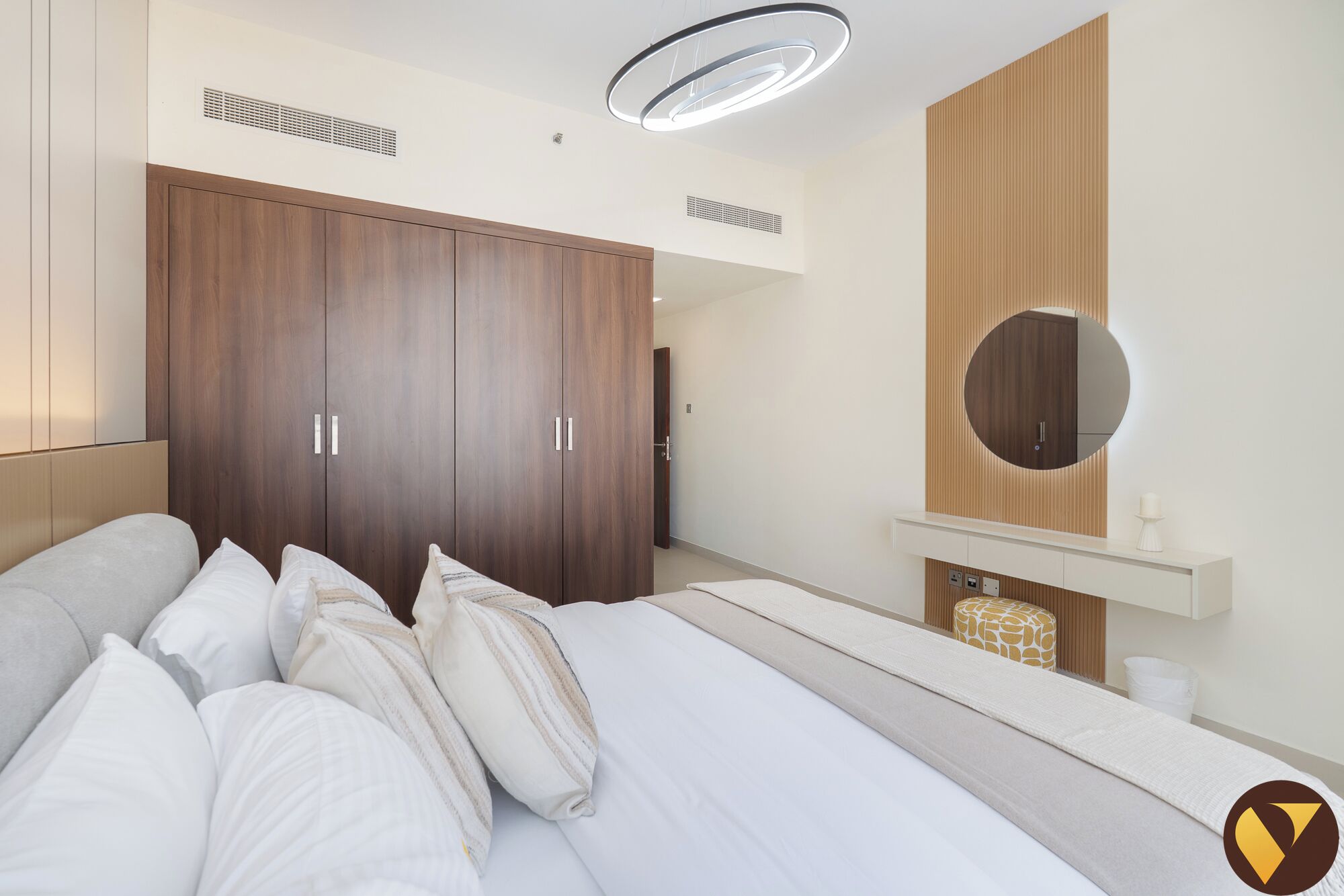 奢华公寓, 阳台, 城市景观 | 婴儿床、免费 WiFi、床单