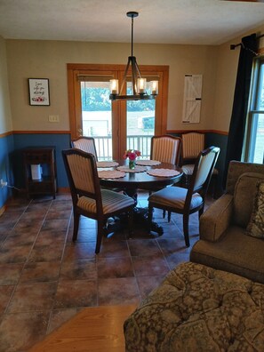 Dining - Amazing 5-bedroom house in Norfork, AR with views of the White & Norfork Rivers (Norfork)