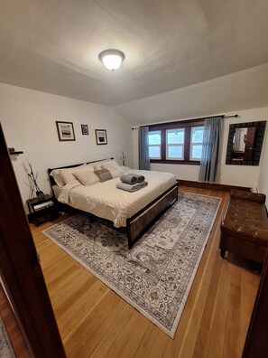 3 chambres, fer et planche à repasser, lit parapluie, Wi-Fi gratuit